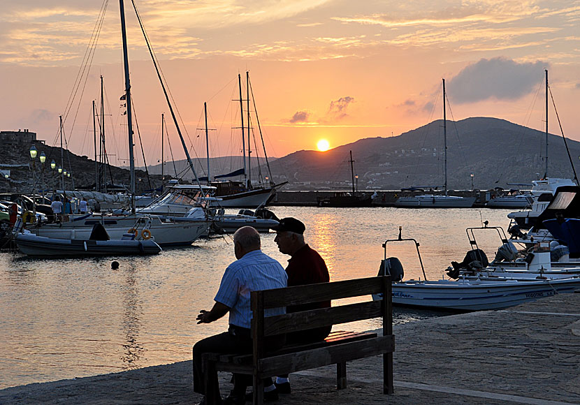 Solnedgången i Naoussa på Paros är mycket vacker. 