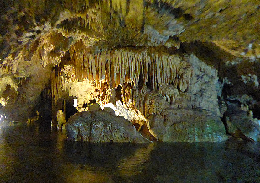 Diros och Vlychada caves på södra Peloponnesos.