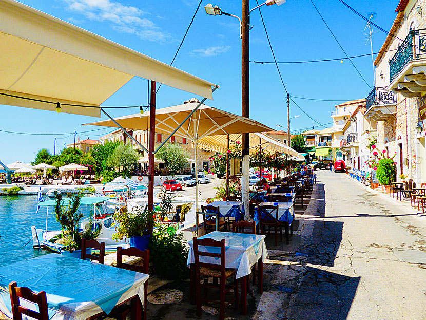 Missa inte byarna Agios Nikolaos och Agios Dimitrios och Pantazi beach när du reser till Trachila i Mani på sydvästra Peloponnesos. 