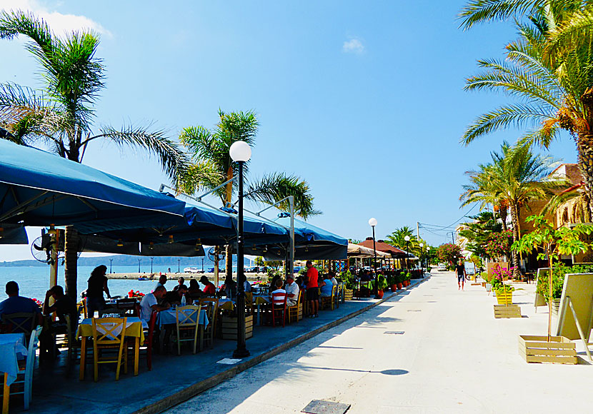 Längs med den mysiga strandpromenaden i Gialova på halvön Peloponnesos finns många bra restauranger.