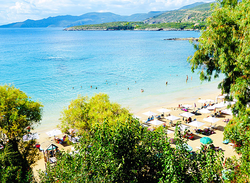 Kalogria beach när den mycket trevliga turistorten Stoupa i Mani på Peloponnesos.