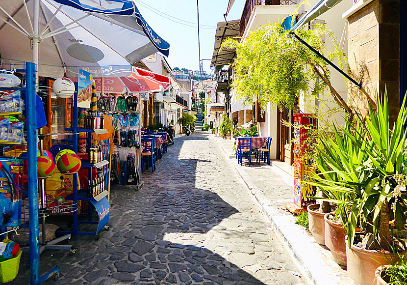 Supermarkets och andra affärer i Koroni.