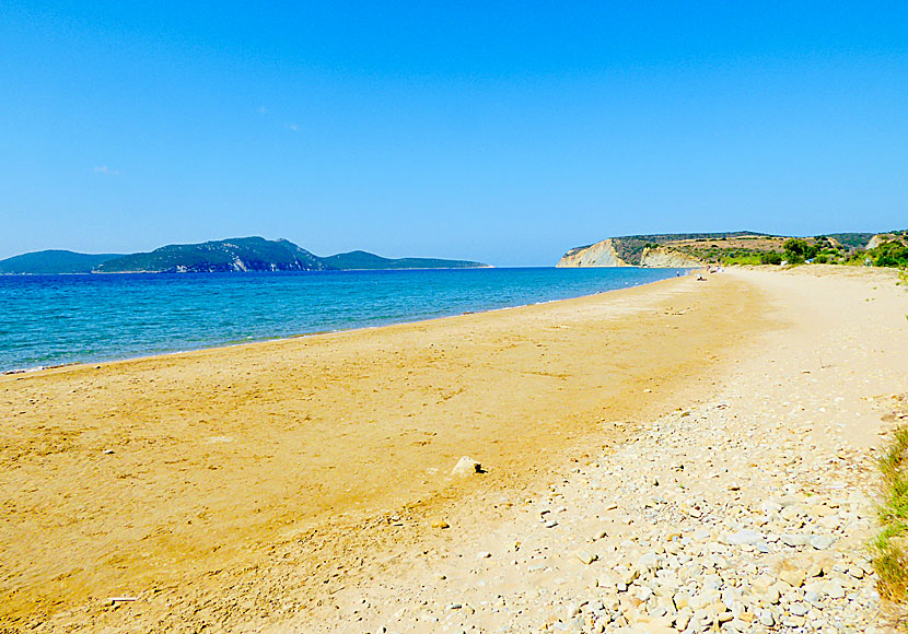 Ön Sapienza i regionen Messenien på Peloponnesos är känd för sina sandstränder, skeppsvrak och den hjärtformade ön Diadelfi.