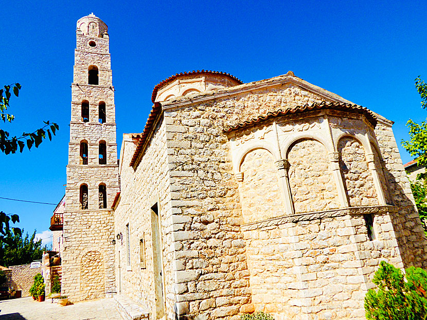 Taxiarches church på March 17th 1821 Square i Areopoli.