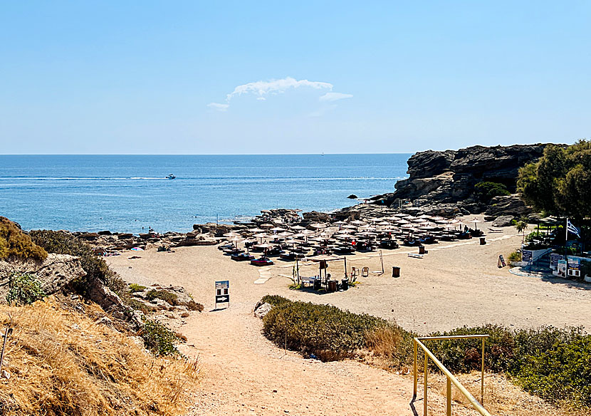 Missa inte okända Kokkina beach när du reser till stränderna Nikolas, Oasis och Tassos i Kallithea på Rhodos.