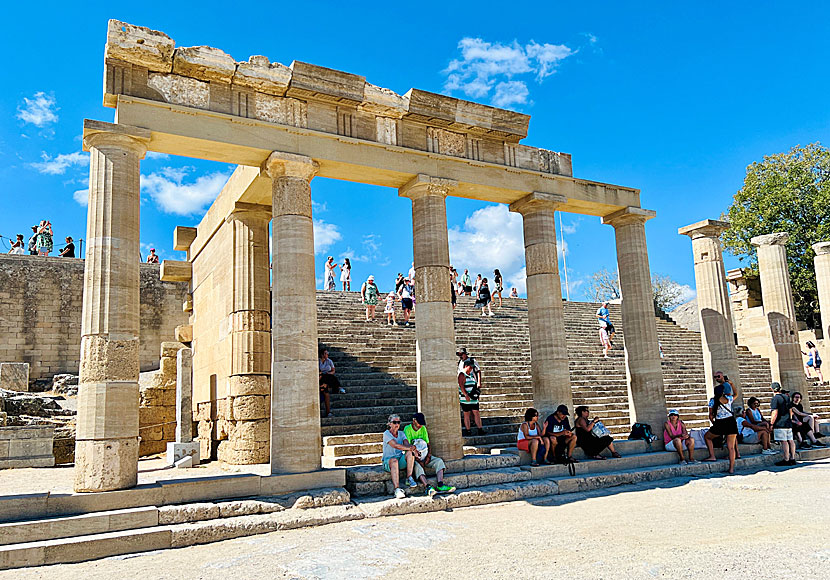 Akropolis-kukkula Lindoksen yläpuolella.  Kreikka. Rodos.