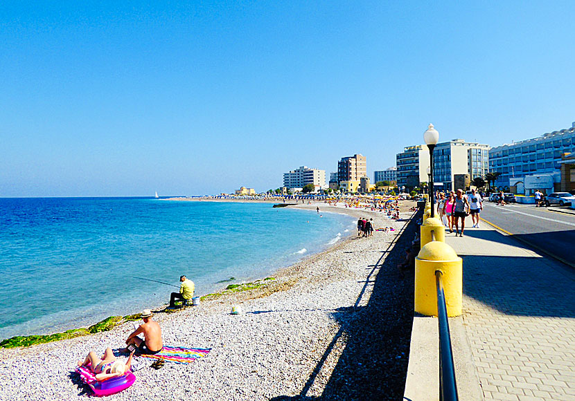 Ovanför Windy beach i Rhodos Stad ligger många charterhotell, affärer, restauranger, kaféer och barer.