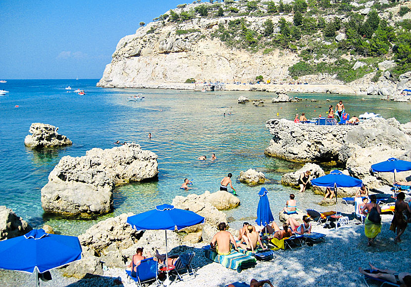 Anthony Quinn beach är en av Rhodos bästa och populäraste stränder.