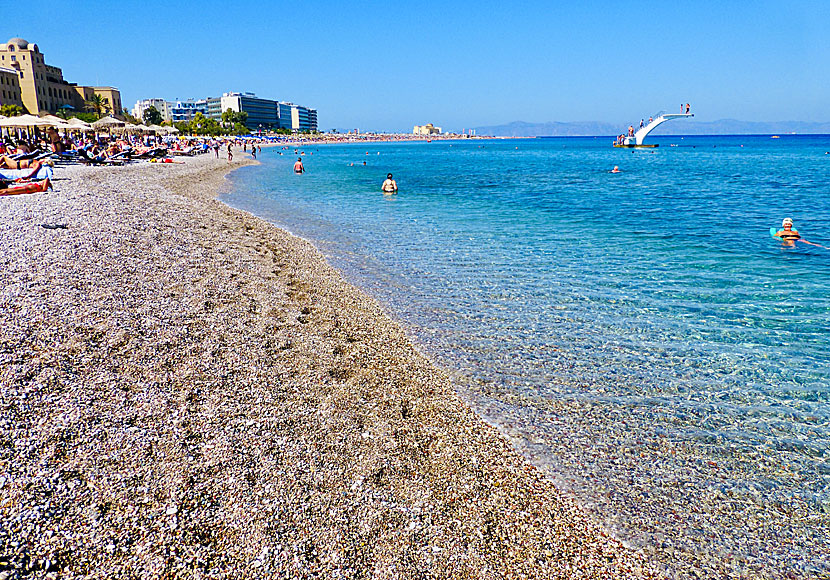 Elli beach, kasinot och hopptornet i Rhodos stad.