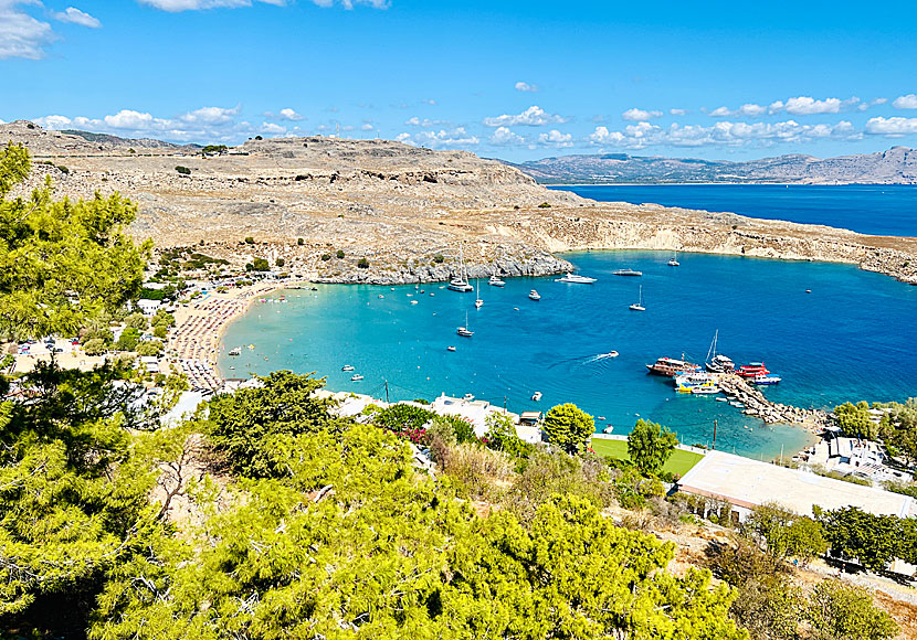 Lindos beach från Akropolisklippan på Rhodos.