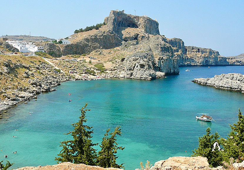 Lindos sett från Saint Paul bay på Rhodos.