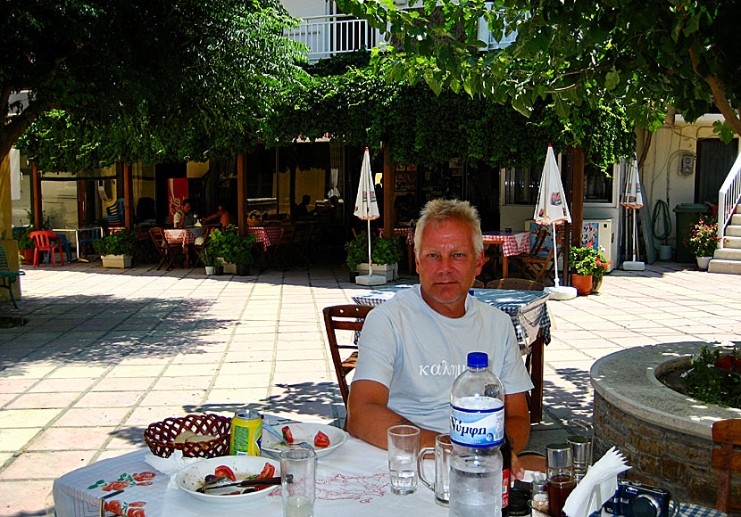 Taverna på torget i Salakos på Rhodos.