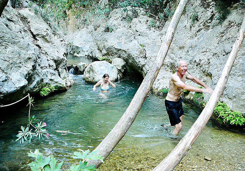 Missa inte vattenfallet i Potami nära Karlovassi när du reser till Samos!