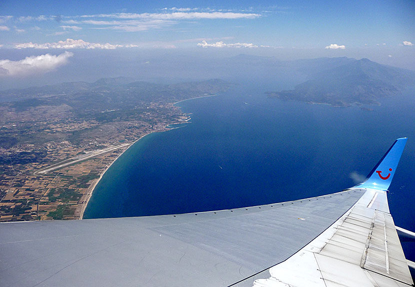 Inflygningen till Samos flygplats i Pythagorion på Samos.