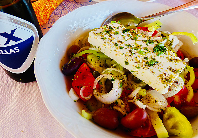 Grekisk sallad a lá Taverna Akrogiali på Samos.