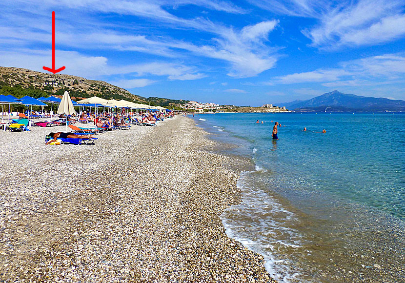 Panagia Spiliani Monastery syns väl från Potokaki beach.