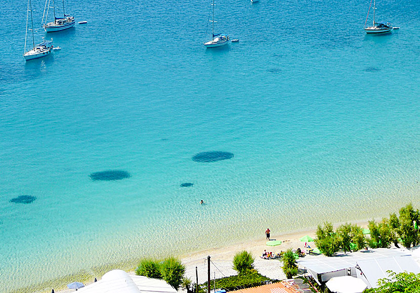 Missa inte Remataki beach när du besöker Eupalinos vattentunnel och klostret Panagia Spiliani i Pythagorion på Samos.