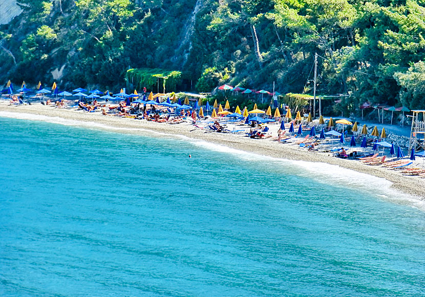 Tsamadou beach är en av få stränder på Samos där det är tillåtet med nudism.