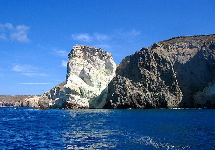 Jag kan rekommendera en båttur runt Santorini med båt. 