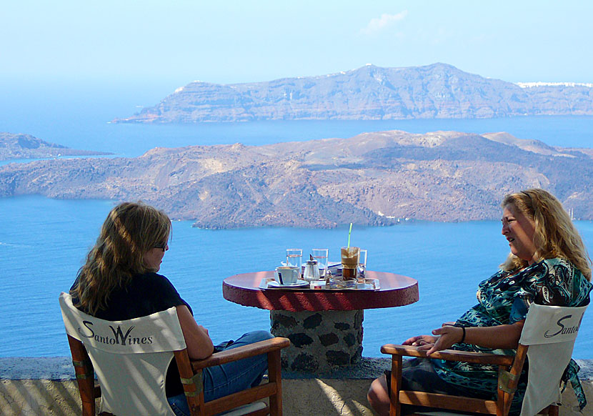 Missa inte Santo Wines där du kan prova vin när du reser till Santorini.
