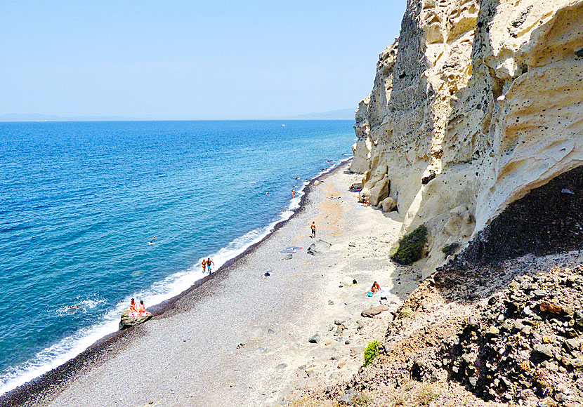 Missa inte stenstranden Katharos beach när du besöker Oia på Santorini. 