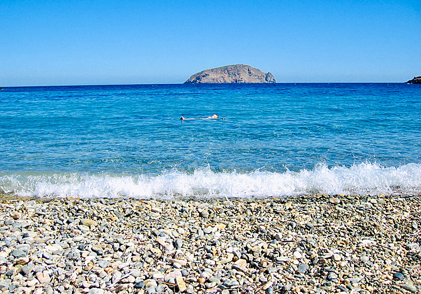 Nudism och nakenbad vid Lia beach på Serifos.