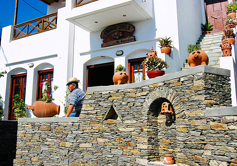 Många hus på Sifnos är dekorerade med keramik från Grekland. 