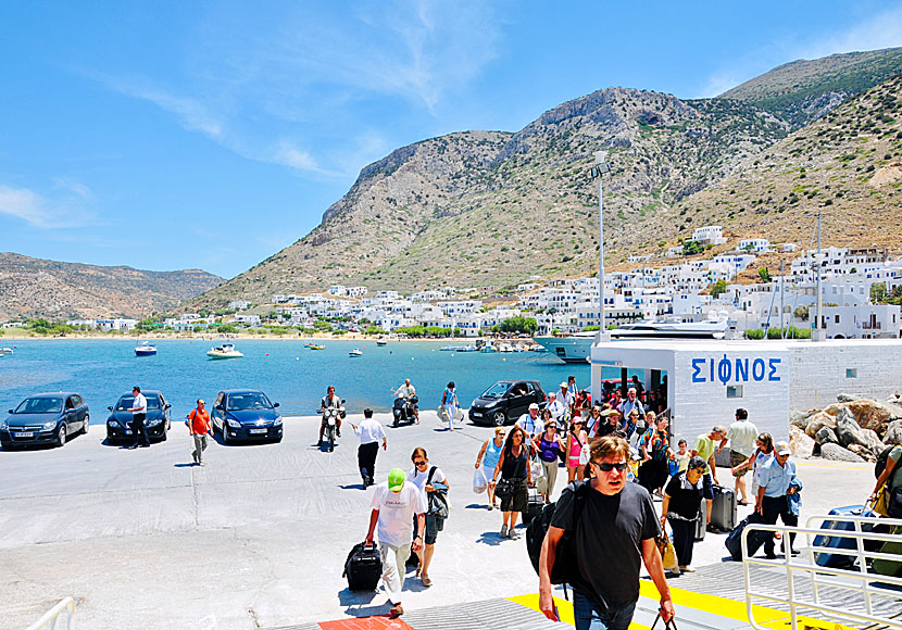 Hamnen i Kamares på Sifnos västra Kykladerna.