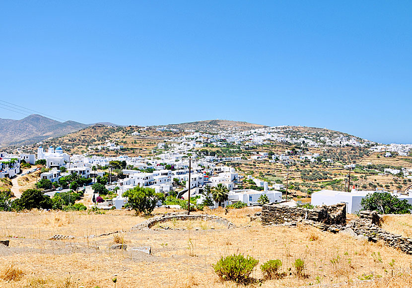 Vandra mellan byarna som omger Apollonia och Artemonas på Sifnos.