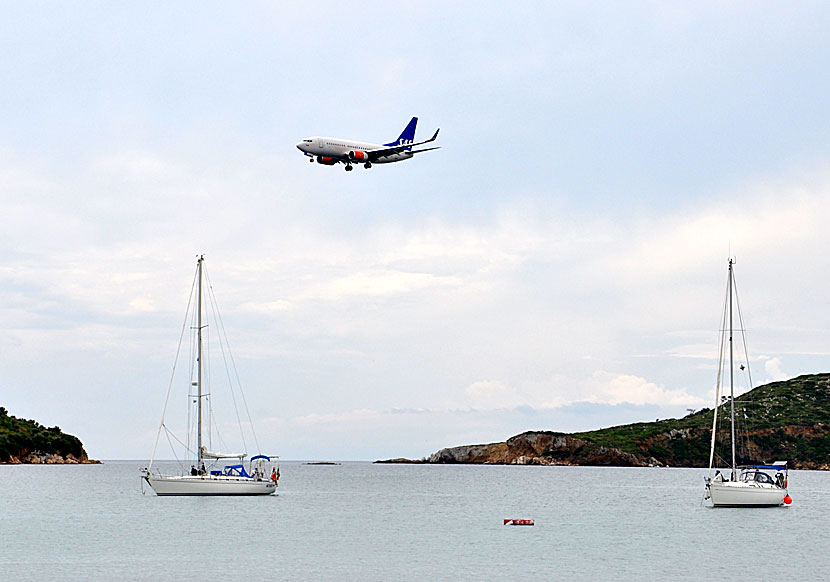 Flyga med SAS direkt från Sverige till Skiathos i Grekland.