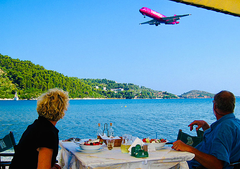 Planespotting med lunch på Mylos Taverna i Skiathos stad.