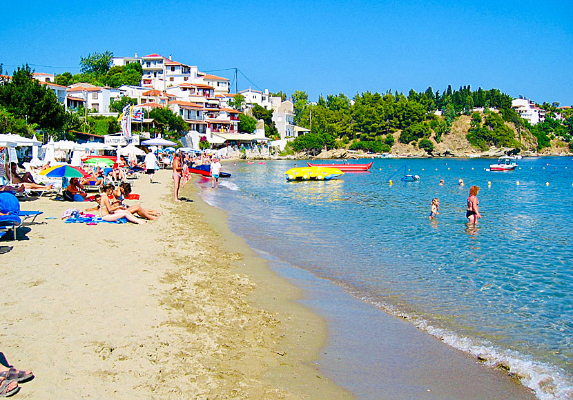 Megali Ammos är den strand som ligger närmast Skiathos stad.