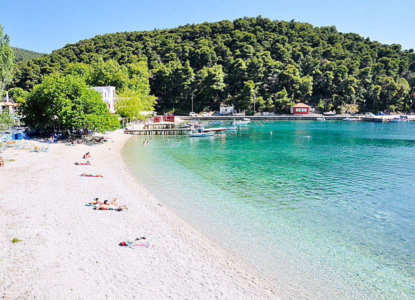 Stranden i Agnontas på Skopelos.