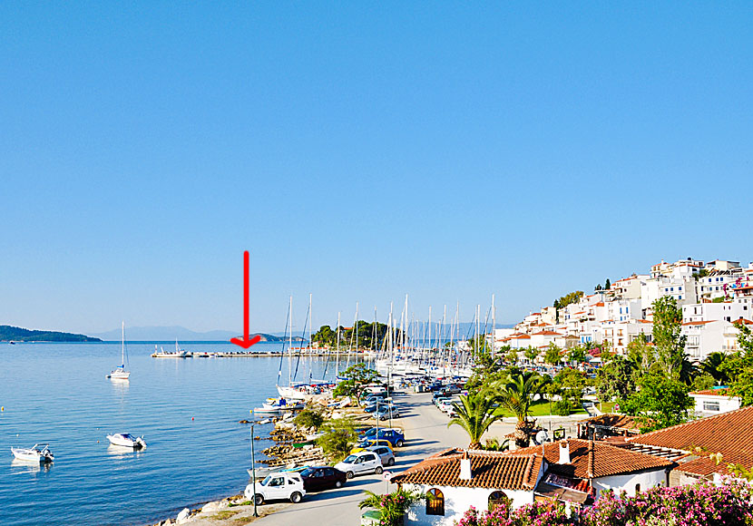 Hamnen i Skiathos stad varifrån färjorna till Alonissos utgår. 