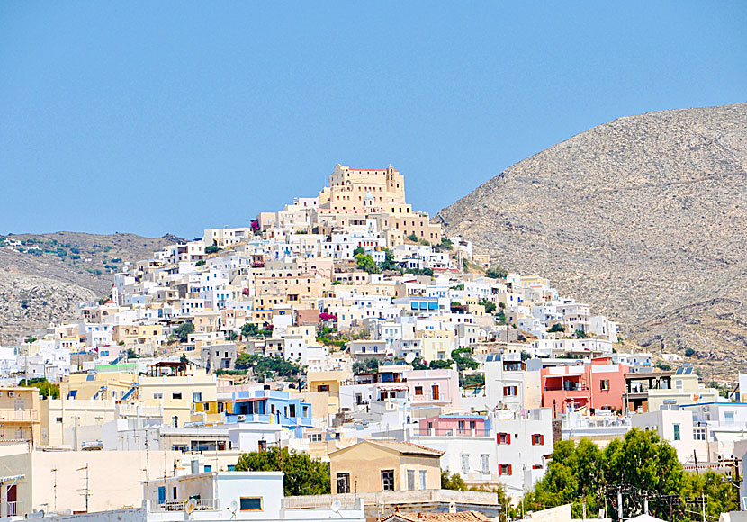 Missa inte Ano Syros när du kör bil eller moped till San Michalis på Syros.