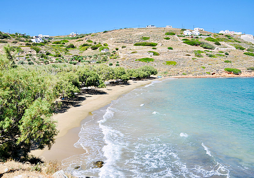 Lotos beach i Kini på Syros.