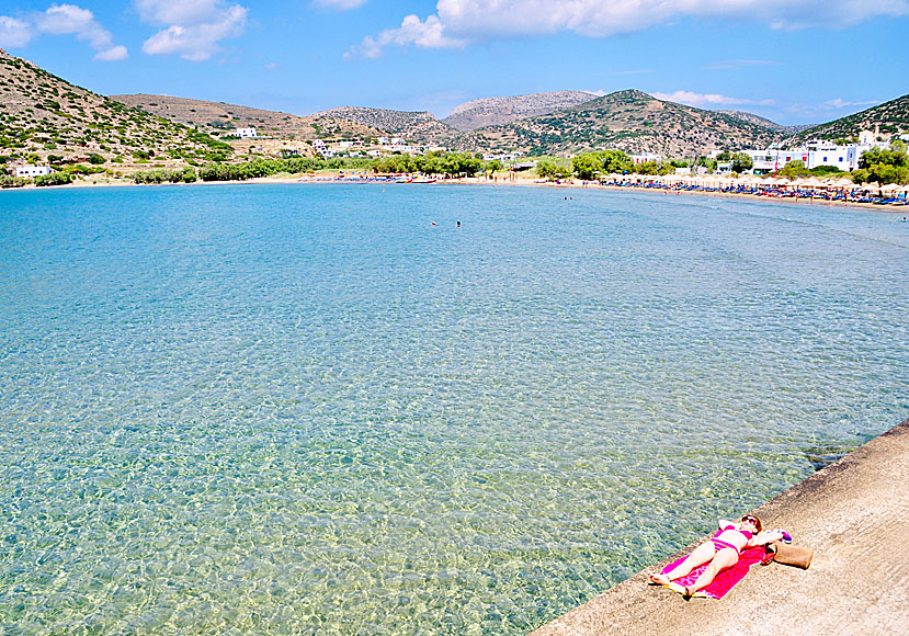 Den barnvänliga långgrunda sandstranden i Galissas på Syros.