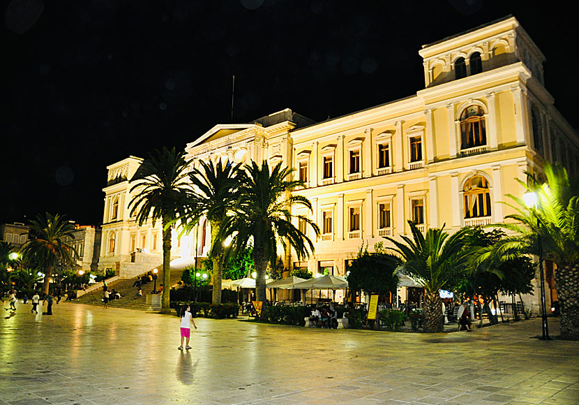 Missa inte Syros huvudstad Ermoupolis när du besöker Ano Syros.