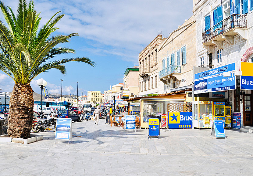 Hyra bil och moped på Syros i Kykladerna.