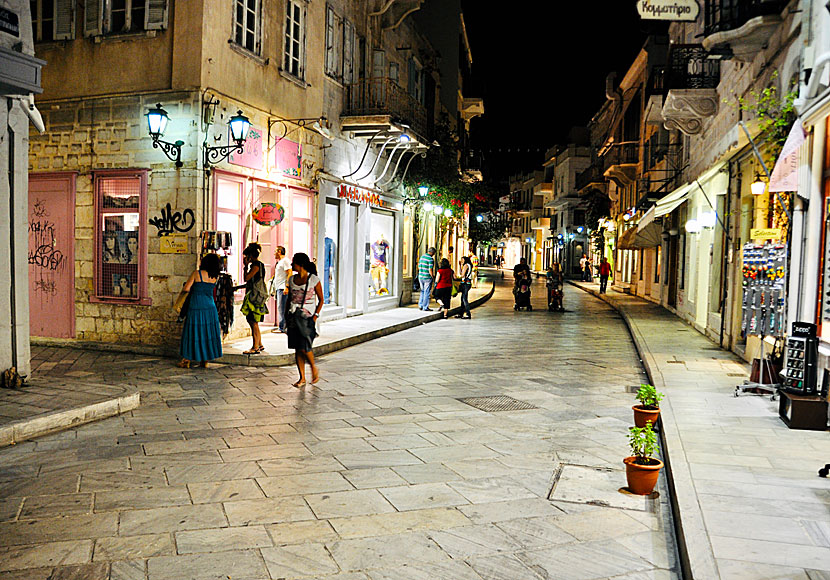 Den stora shoppinggatan i Ermoupolis på Syros.