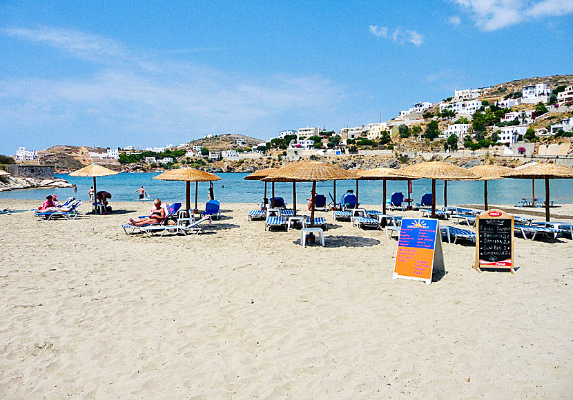 Den barnvänliga stranden i Vari på Syros i Kykladerna.