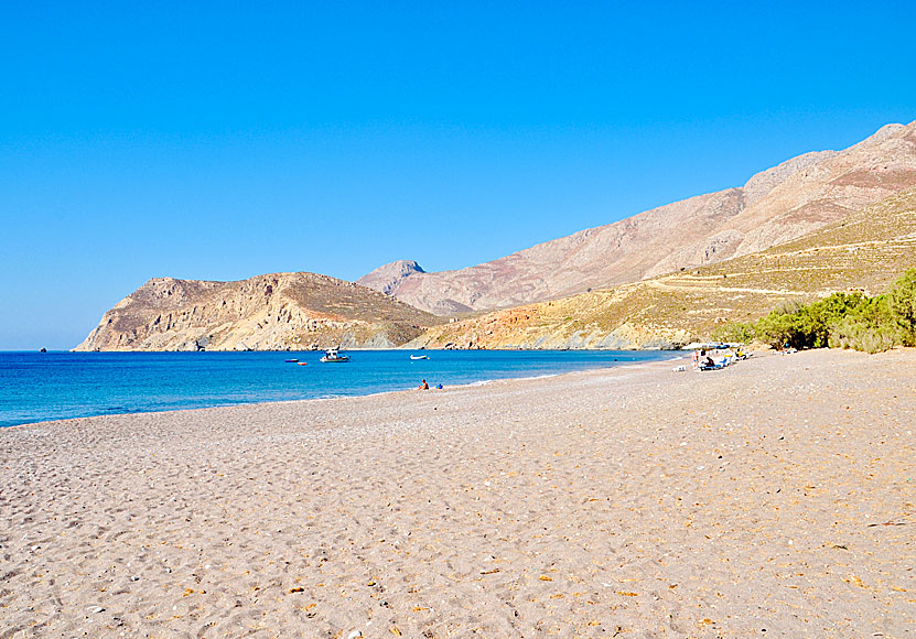 Missa inte Eristos beach när du besökt elefantmuseet och elefantgrottan på ön Tilos i Grekland.