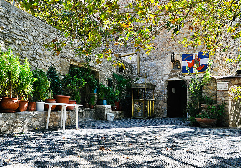 Ingången till klostret Agios Panteleimon på Tilos.