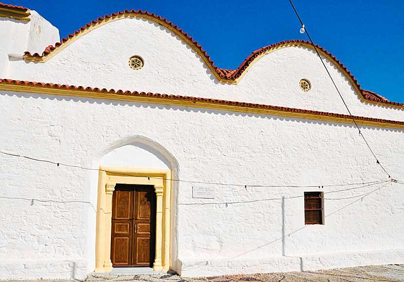 Den renoverade kyrkan i Mikro Chorio.