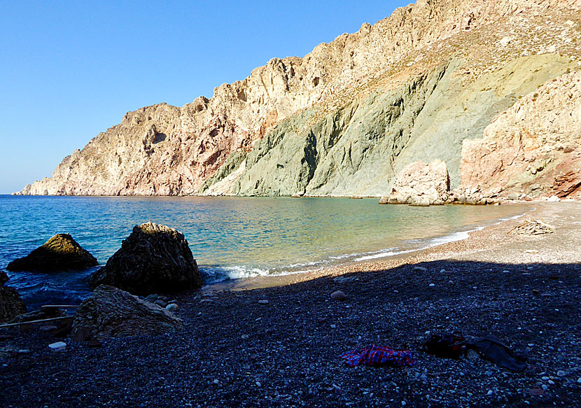 Nakenbad för nudister och turister på Tilos stränder. 