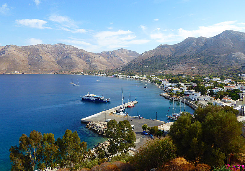 Panagia Spiliana lägger till i hamnen i Livadia på Tilos.