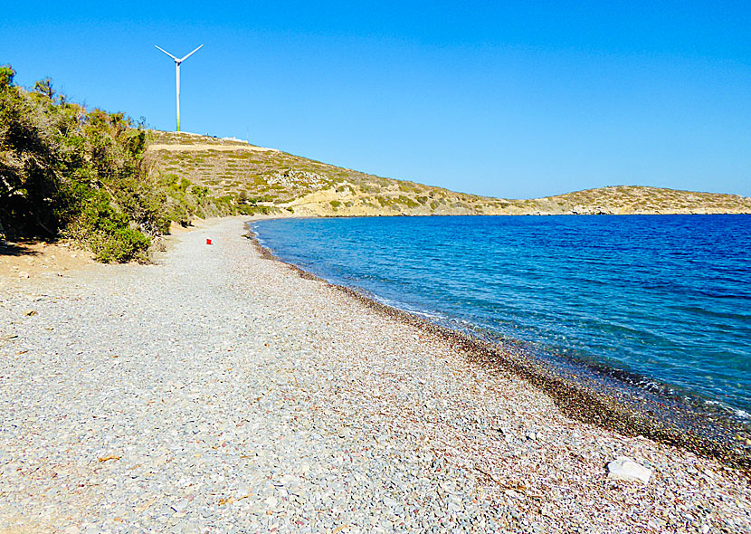 Missa inte Plaka beach när du besöker Klostret Agios Panteleimon på Tilos.