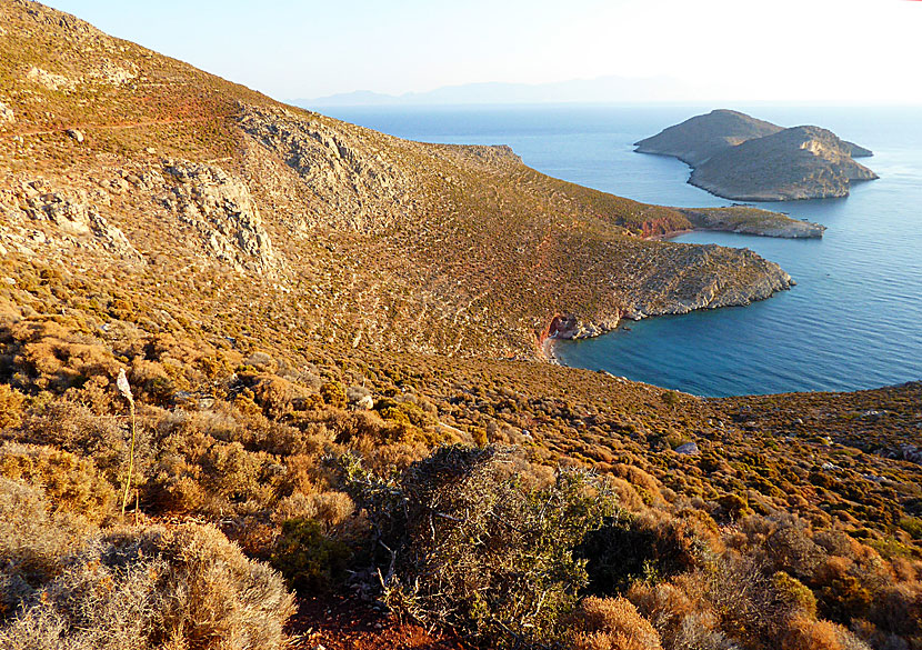 Vandra till Red beach på Tilos.