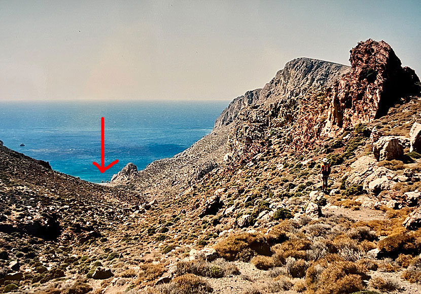 Vandra till Tholos beach på Tilos i Grekland.