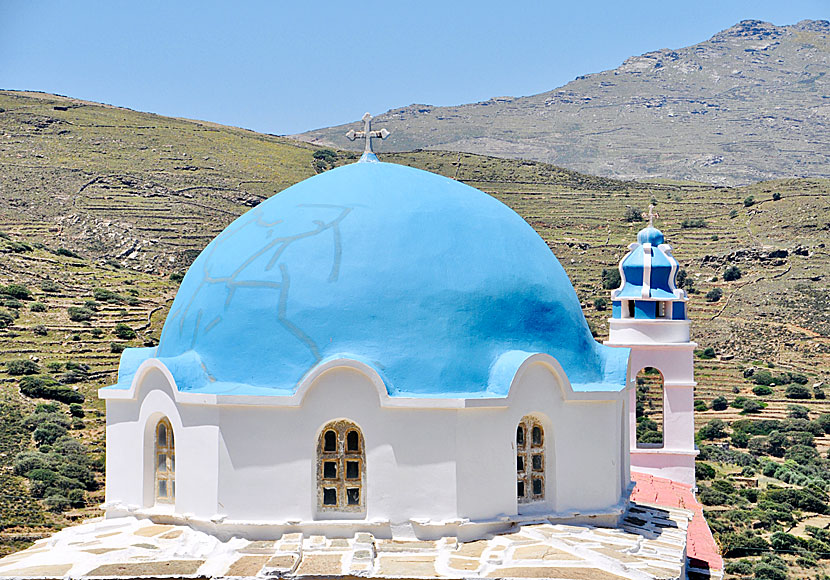 Vackra och intressanta kyrkor på ön Tinos i Kykladerna.